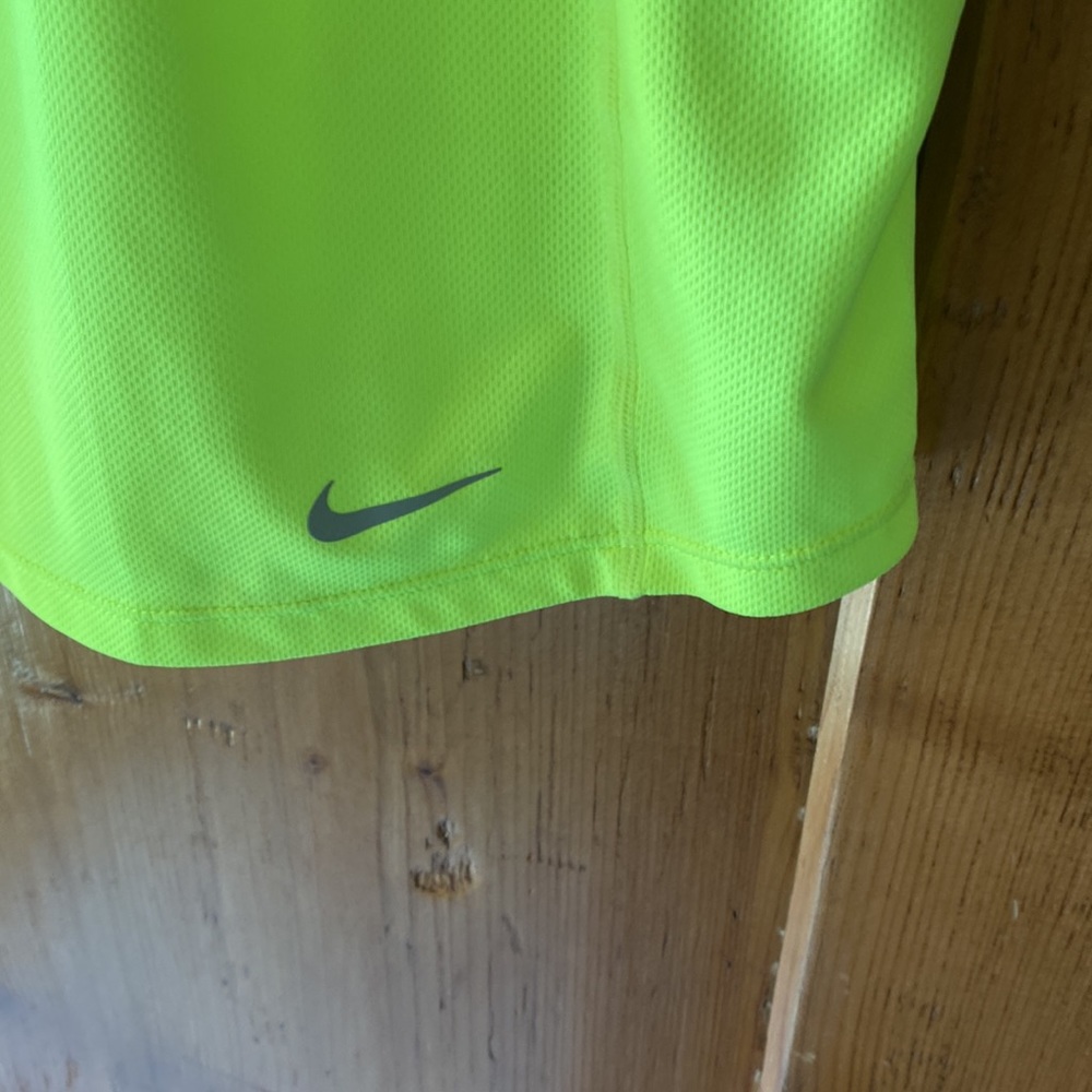 (L) Nike Workout Tank - Picture 5 of 8